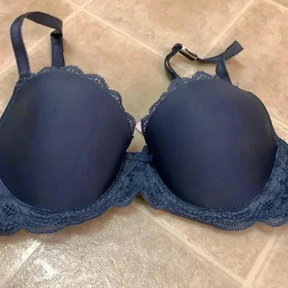 Victoria’s Secret - Picture 1 of 3